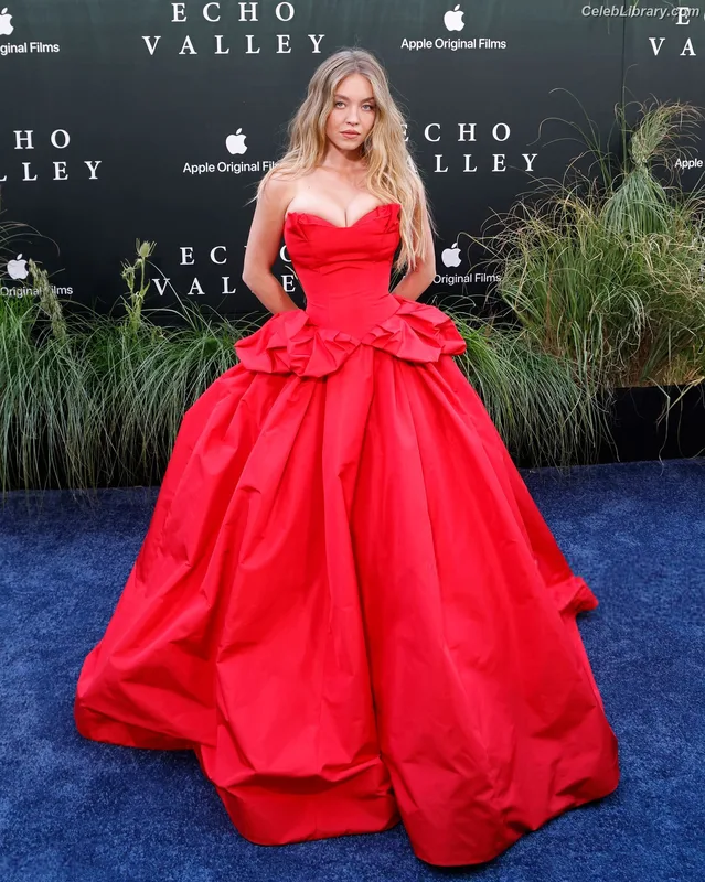 Sydney Sweeney photo 8 of 12007