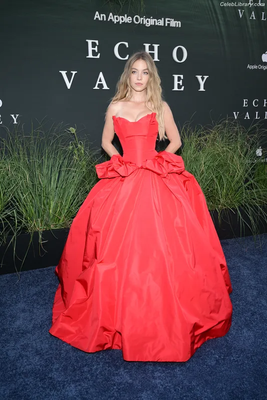 Sydney Sweeney photo 9 of 12007