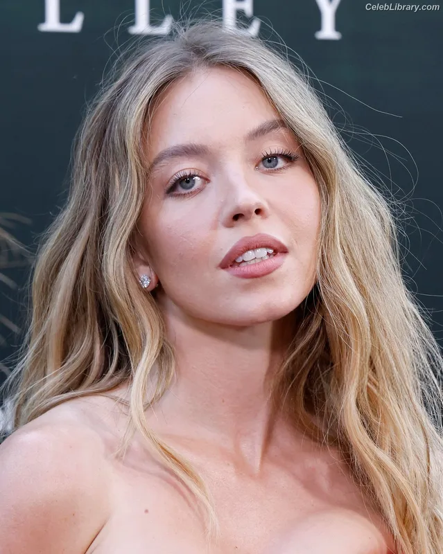 Sydney Sweeney photo 12 of 12007