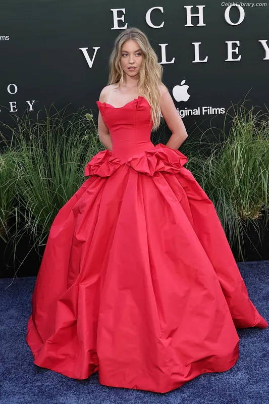 Sydney Sweeney photo 2 of 12007