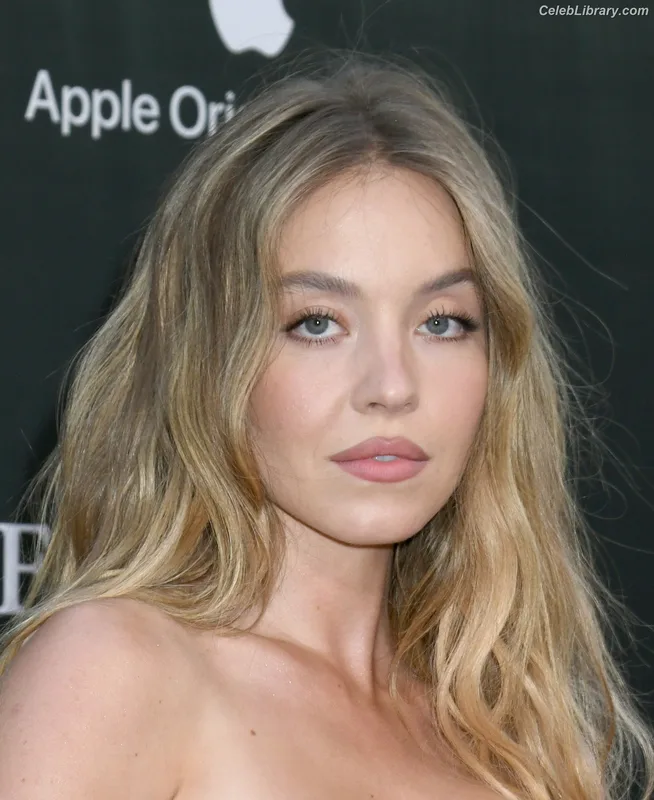Sydney Sweeney photo 1 of 12007