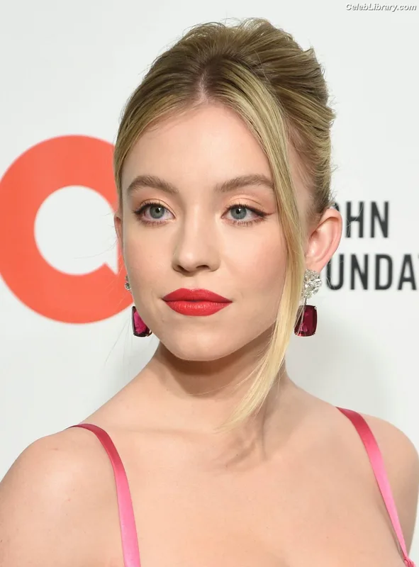 Sydney Sweeney photo 5 of 12007