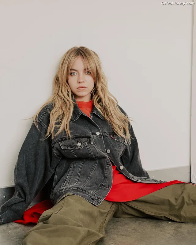 Sydney Sweeney photo 5 of 12007