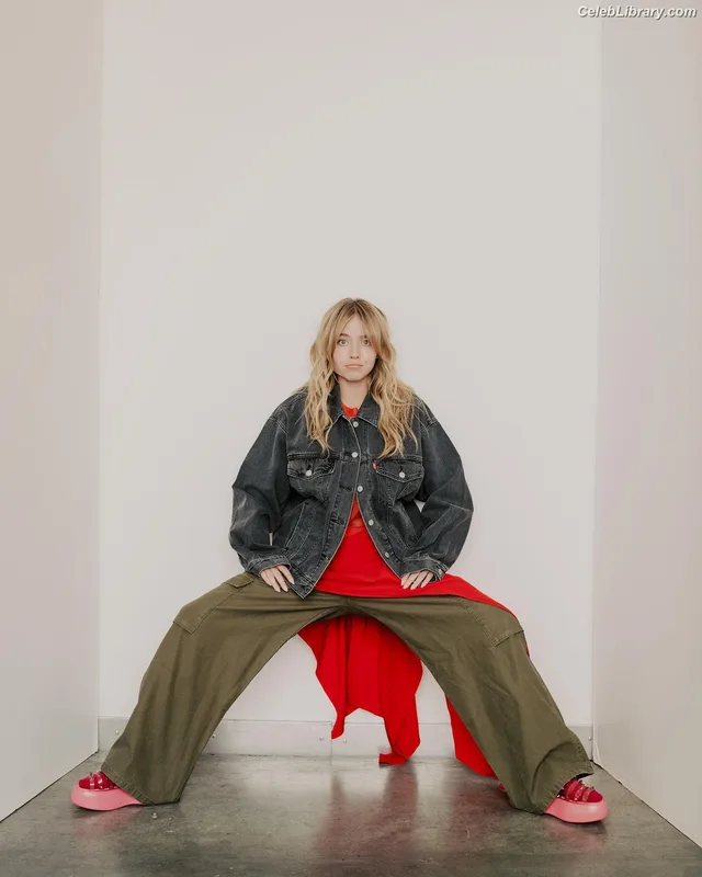 Sydney Sweeney photo 8 of 12007