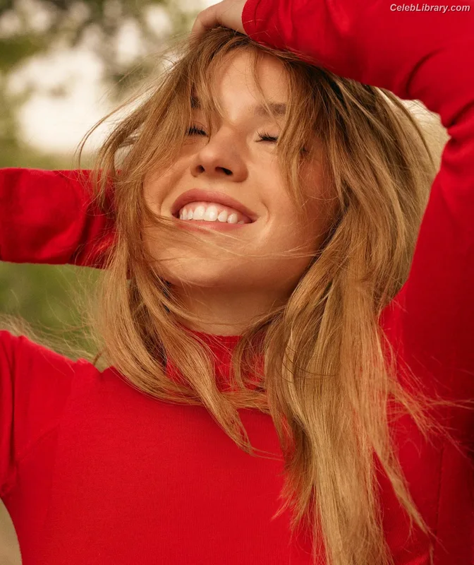 Sydney Sweeney photo 3 of 12007