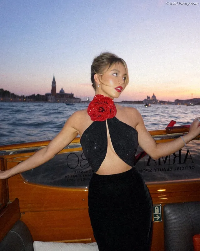 Sydney Sweeney photo 5 of 12007