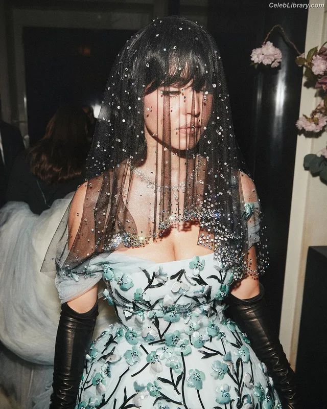 Sydney Sweeney photo 6 of 12007