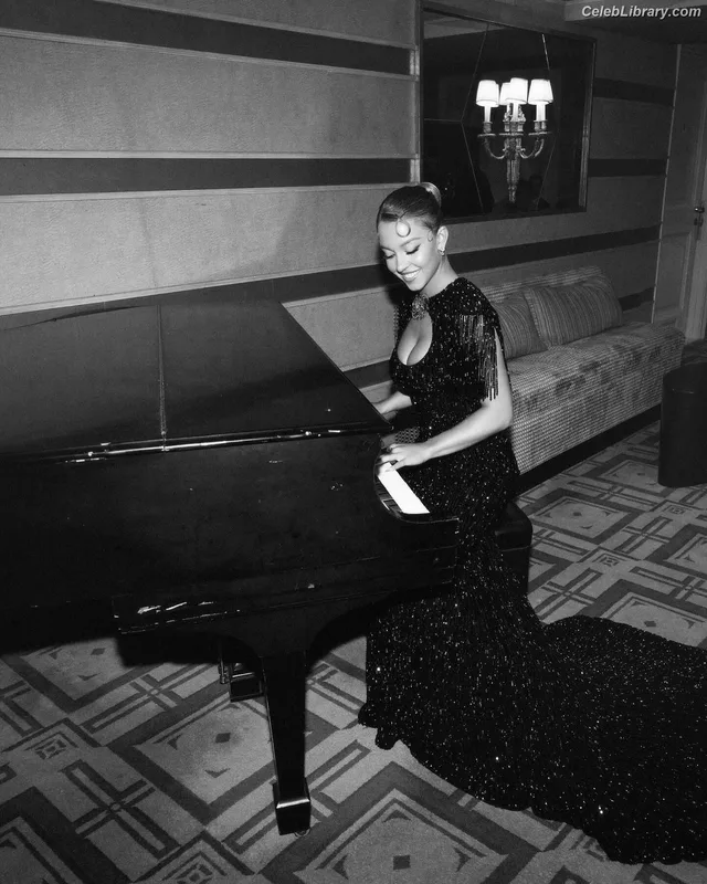 Sydney Sweeney photo 22 of 12007