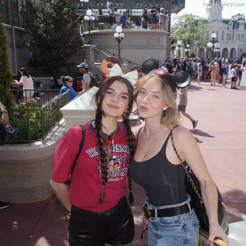 Sydney Sweeney photo 1 of 12007