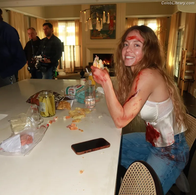 Sydney Sweeney photo 19 of 12007