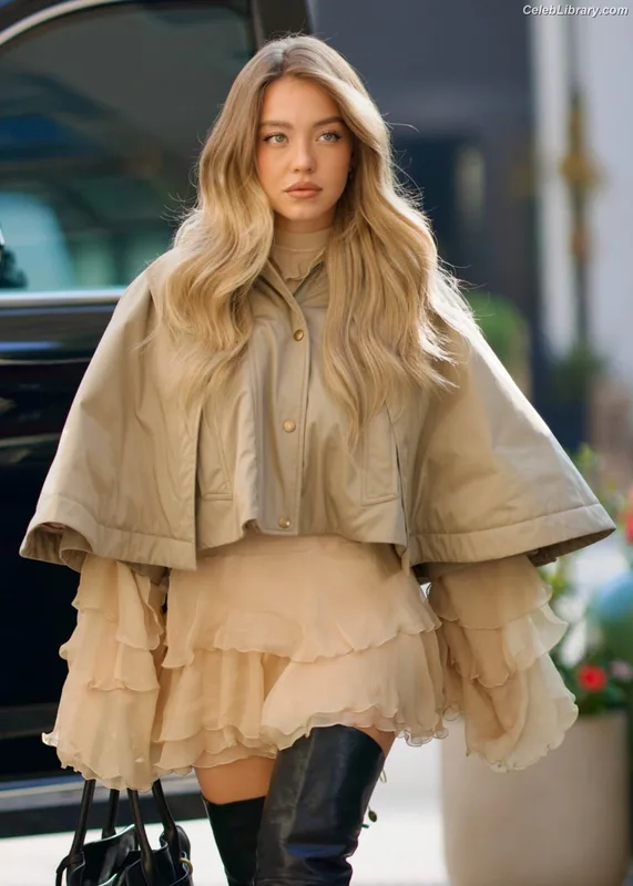 Sydney Sweeney photo 3 of 12007