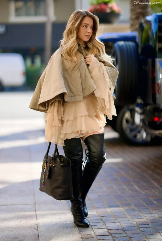 Sydney Sweeney photo 11 of 12007