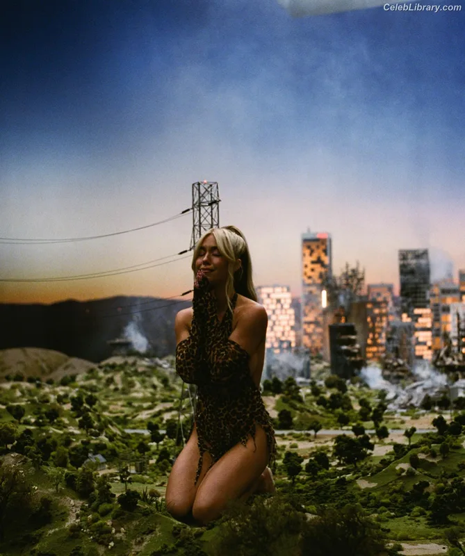 Sydney Sweeney photo 21 of 12007