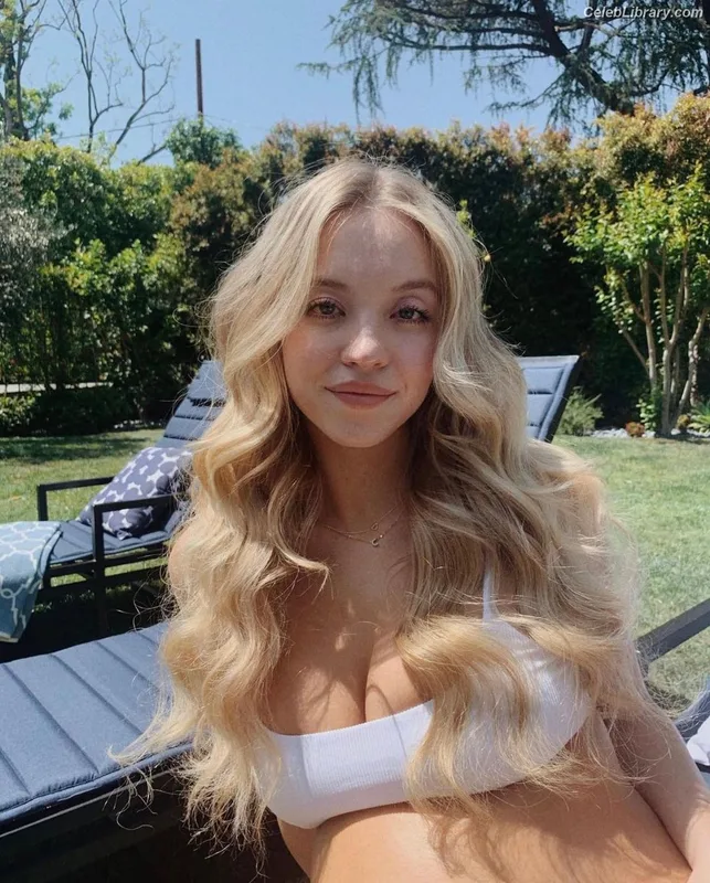 Sydney Sweeney photo 19 of 12007