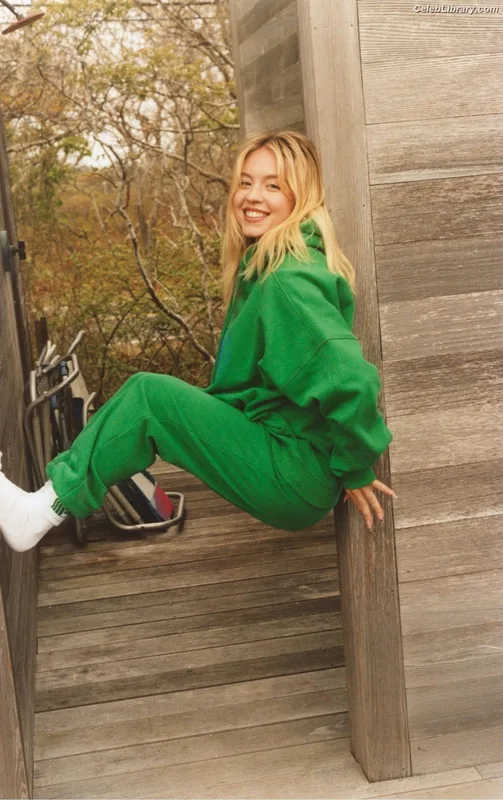 Sydney Sweeney photo 7 of 12007