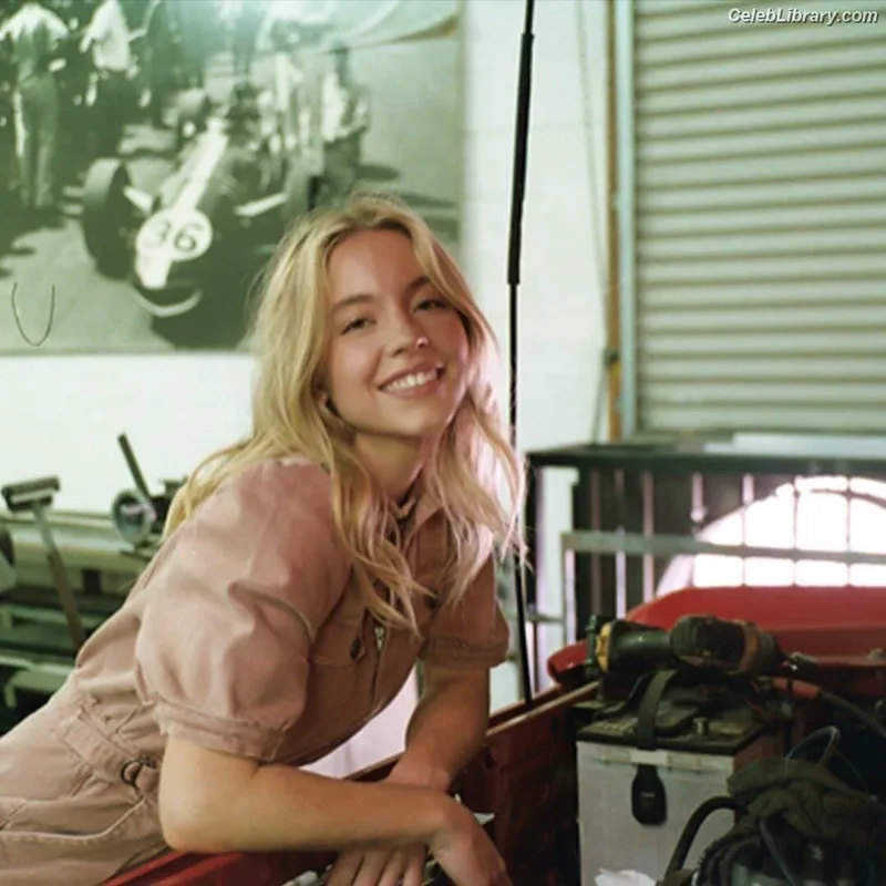 Sydney Sweeney photo 14 of 12007