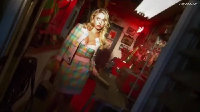 Sydney Sweeney photo 22 of 12007