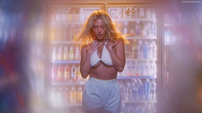 Sydney Sweeney photo 5 of 12007