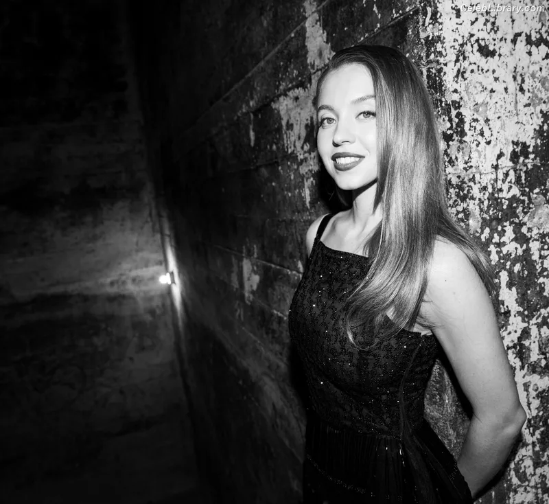 Sydney Sweeney photo 13 of 12007