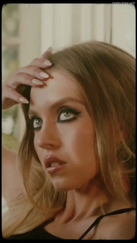 Sydney Sweeney photo 5 of 12007