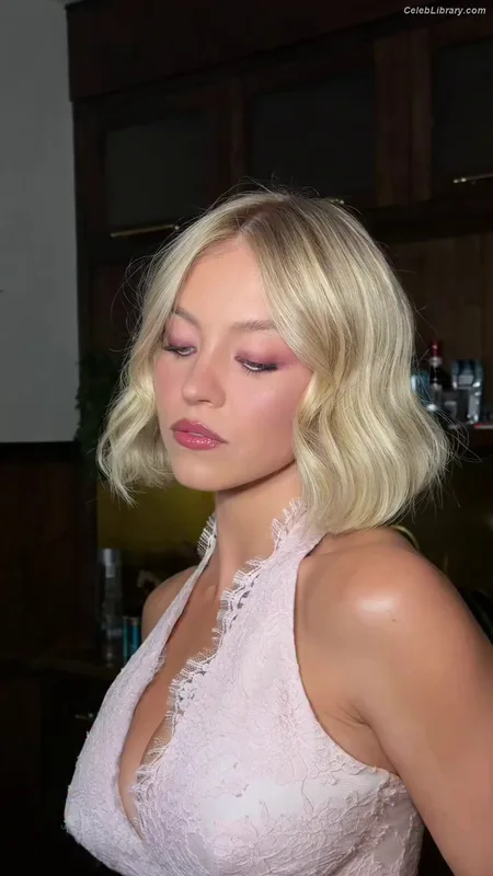 Sydney Sweeney photo 21 of 12007