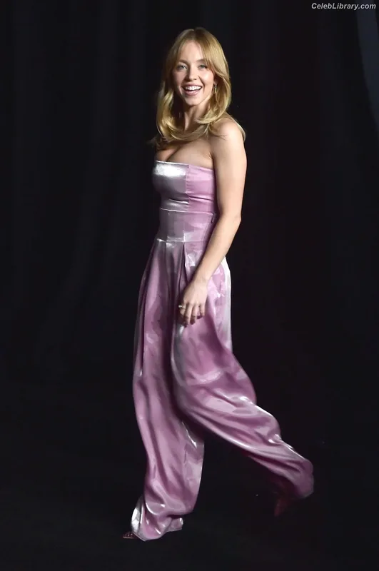 Sydney Sweeney photo 8 of 12007