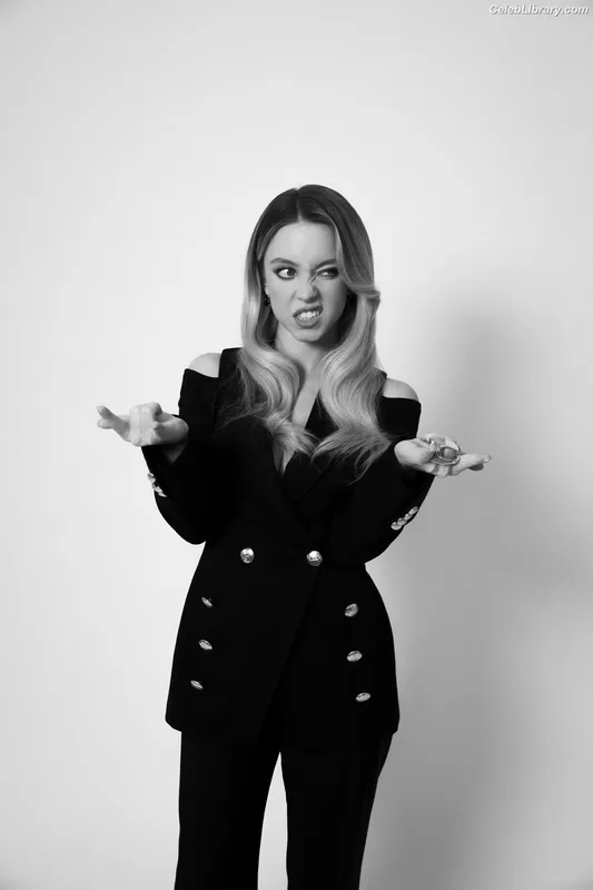 Sydney Sweeney photo 15 of 12007
