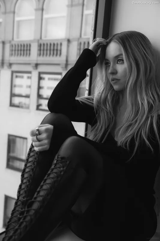 Sydney Sweeney photo 19 of 12007