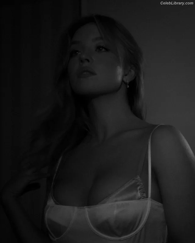 Sydney Sweeney photo 6 of 12007