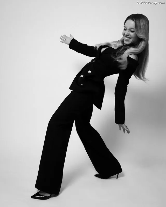 Sydney Sweeney photo 11 of 12007