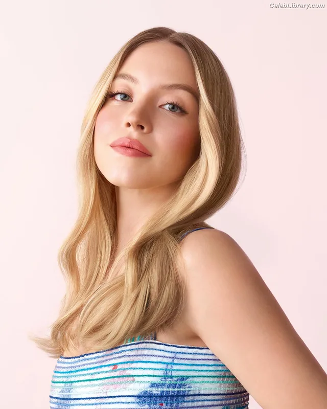 Sydney Sweeney photo 3 of 12007