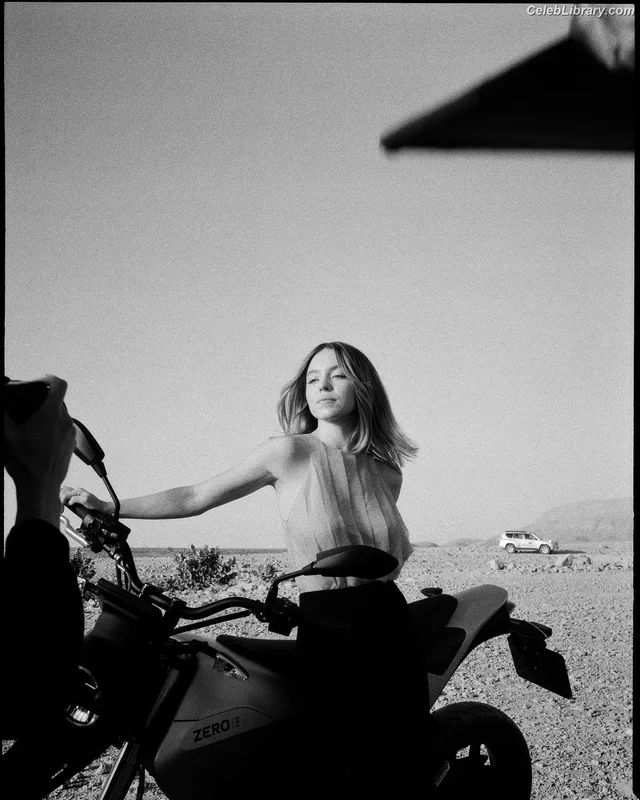 Sydney Sweeney photo 4 of 12007