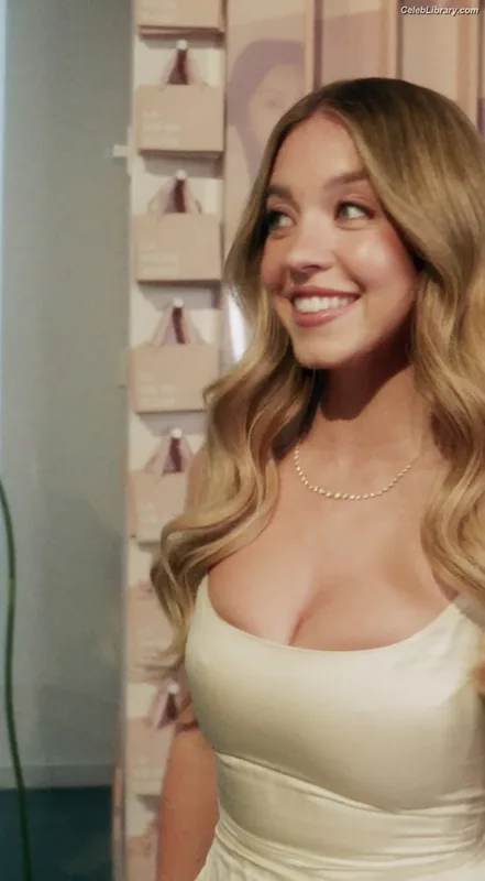 Sydney Sweeney photo 12 of 12007
