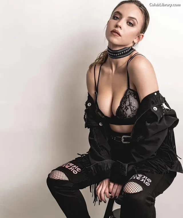 Sydney Sweeney photo 5 of 12007