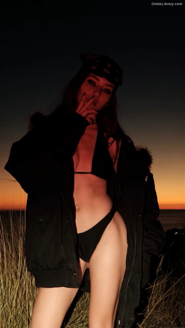 Sydney Taylor photo 2 of 65