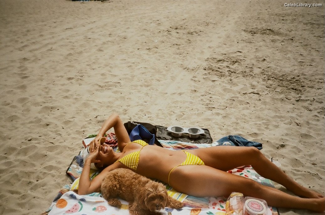 Sydney Taylor photo 17 of 65