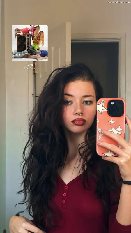 Sydney Taylor photo 1 of 65