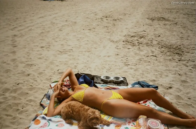 Sydney Taylor photo 17 of 65