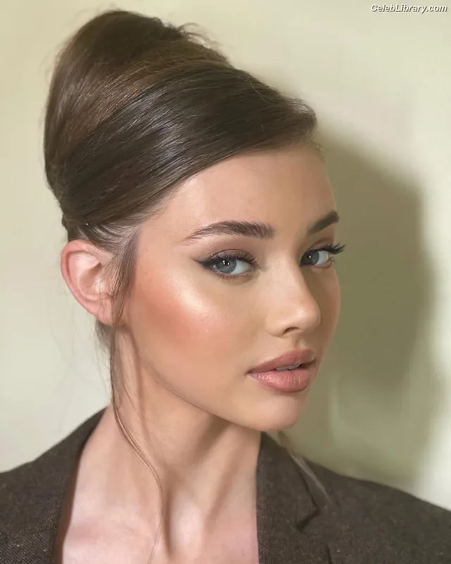 Sydney Taylor photo 5 of 65