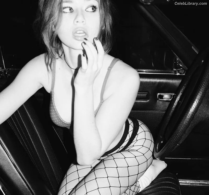Sydney Taylor photo 4 of 65