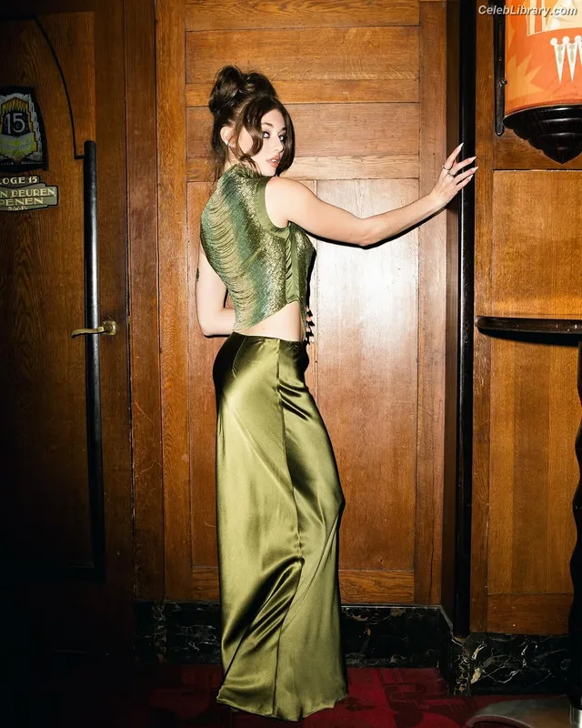 Sydney Taylor photo 10 of 65