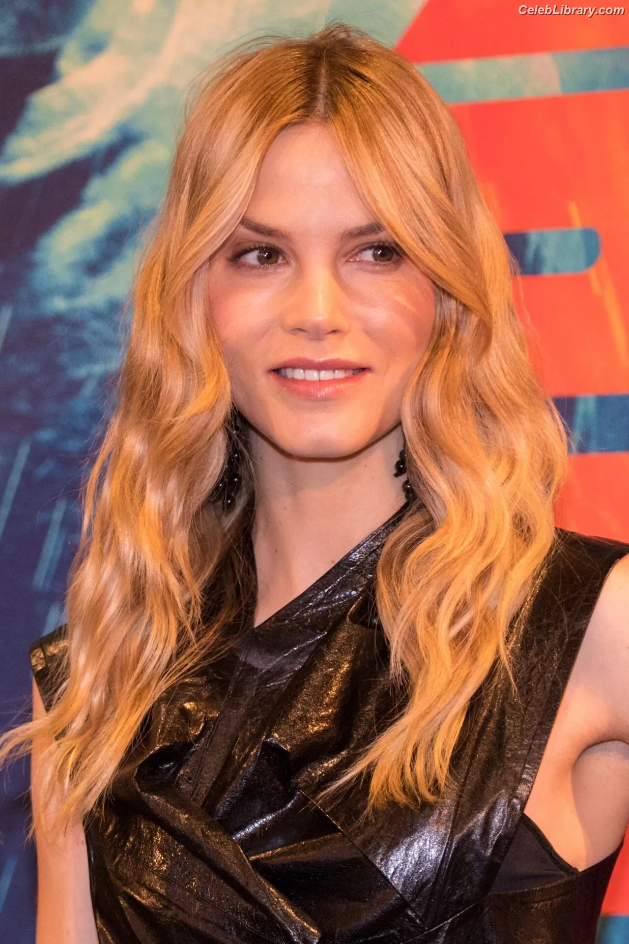 Sylvia Hoeks photo 6 of 126
