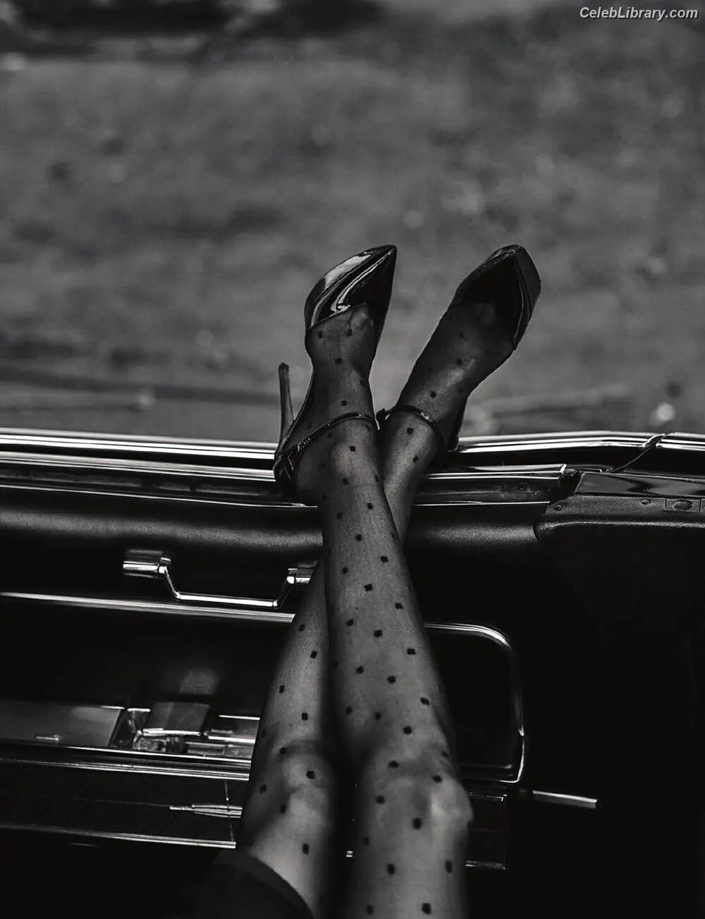 Sylvia Hoeks photo 9 of 126
