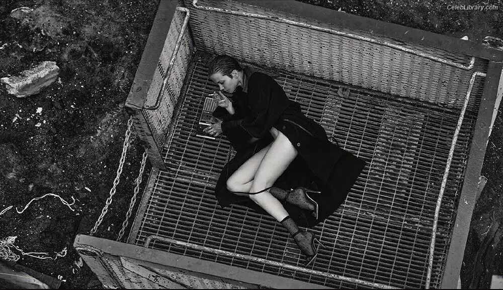 Sylvia Hoeks photo 17 of 126