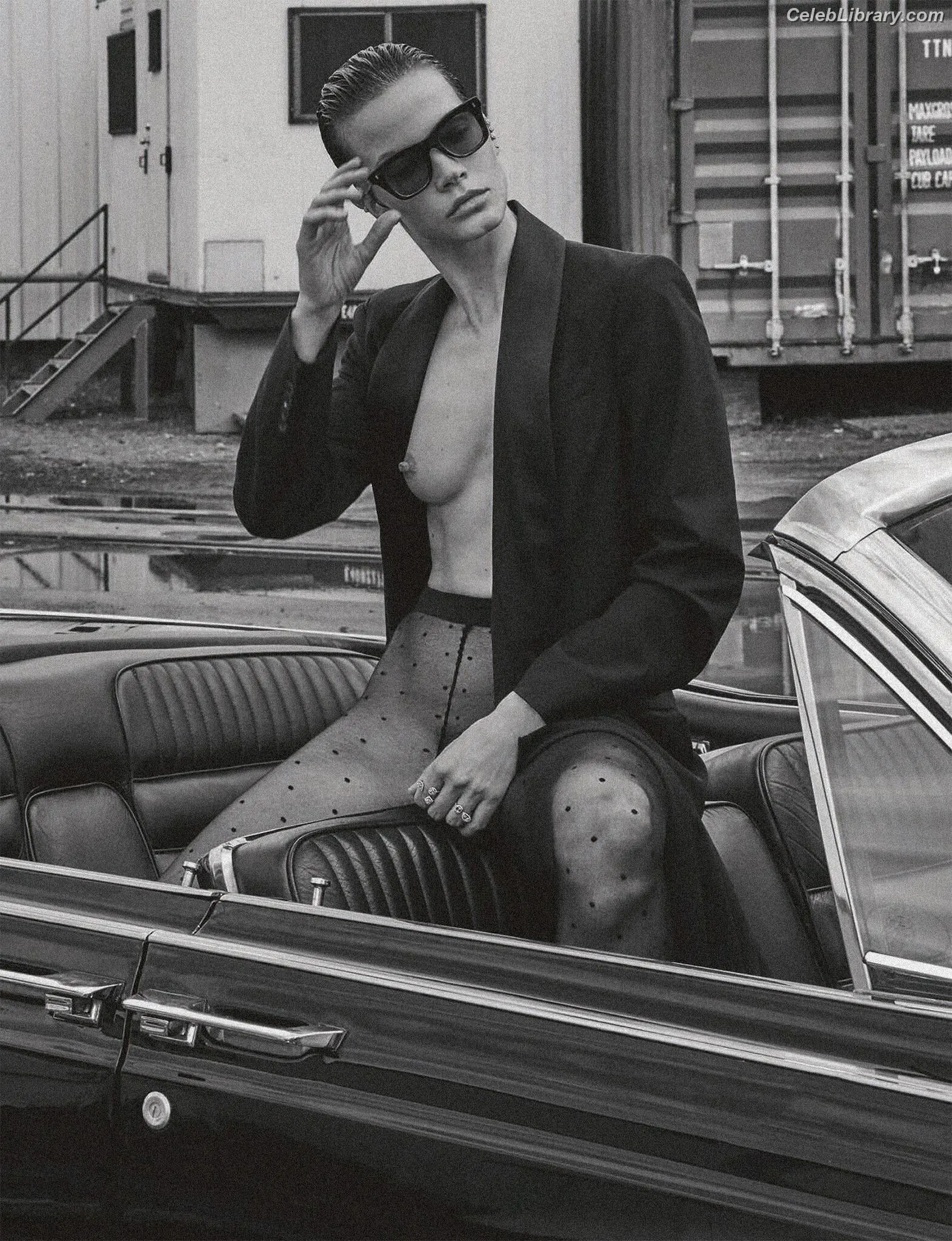 Sylvia Hoeks photo 21 of 126