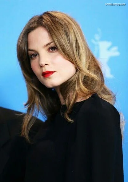 Sylvia Hoeks photo 1 of 127