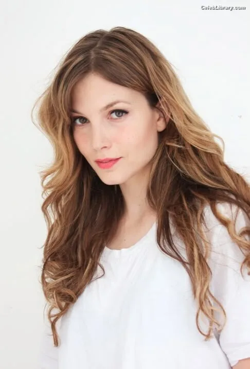 Sylvia Hoeks photo 2 of 127