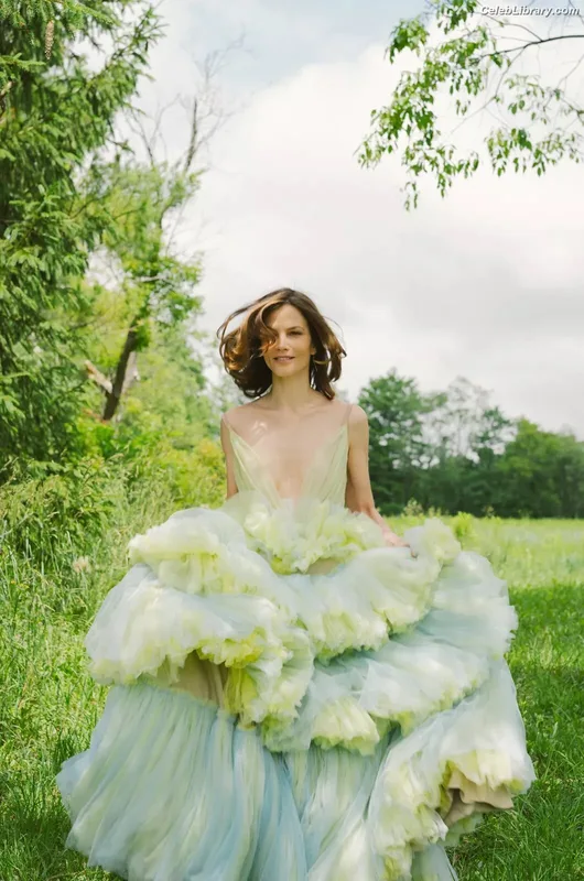 Sylvia Hoeks photo 4 of 127