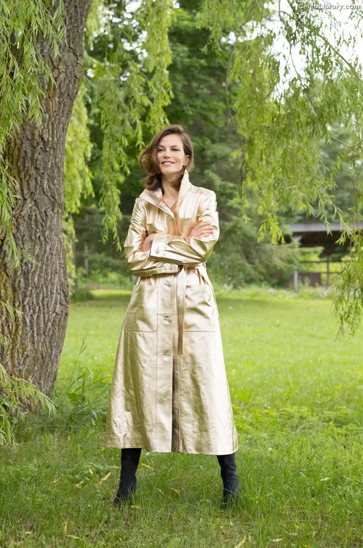 Sylvia Hoeks photo 5 of 127