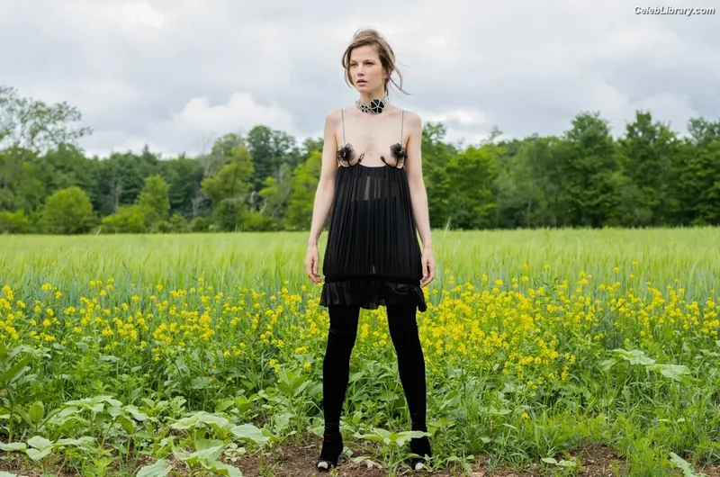 Sylvia Hoeks photo 7 of 127